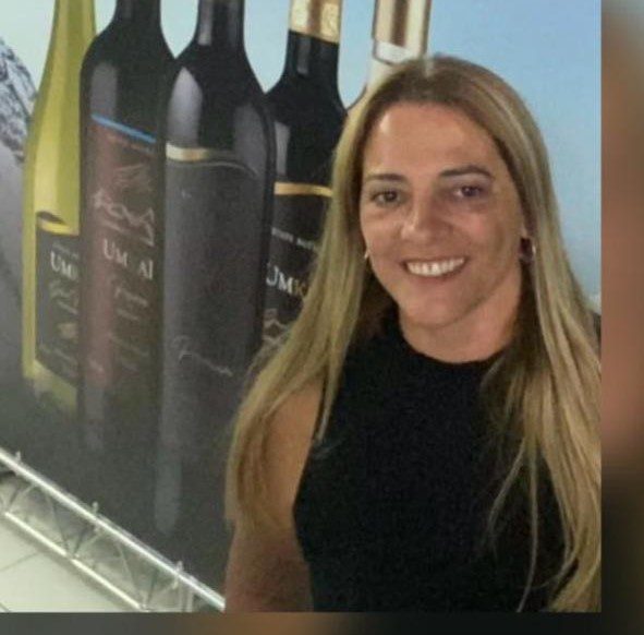 mulher 50+ empreendedora do ramos de vinhos 